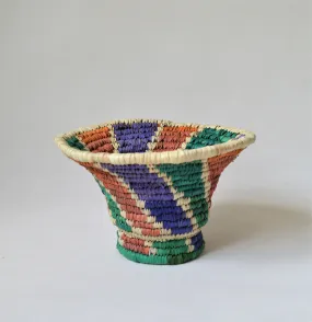 Pedestal fruit bowl natural palm straw