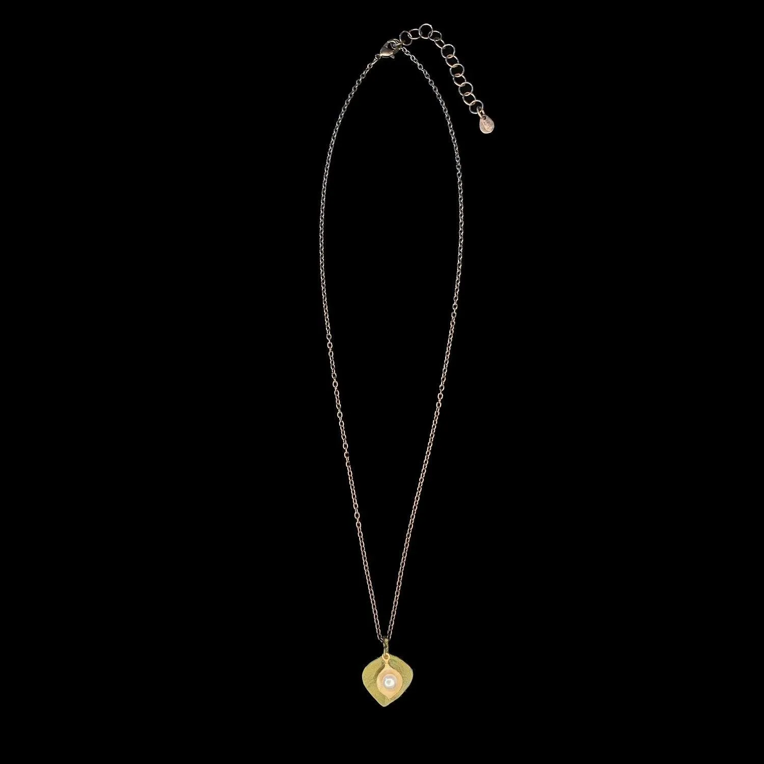 Round Leaf Eucalyptus Pendant - Dainty